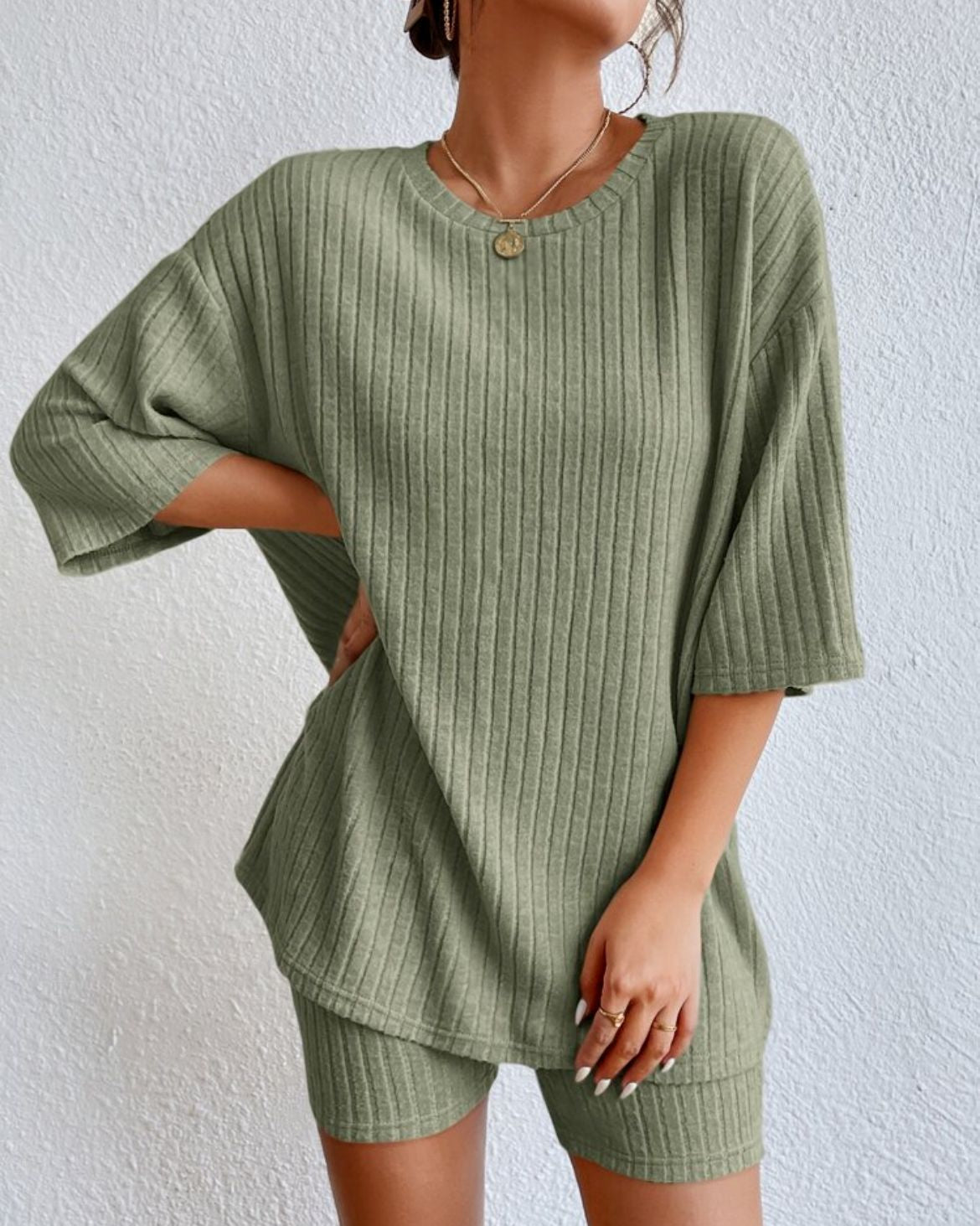 AMÉLIE – Stickat 2-delat set med shorts | Stil & komfort för vår & sommar